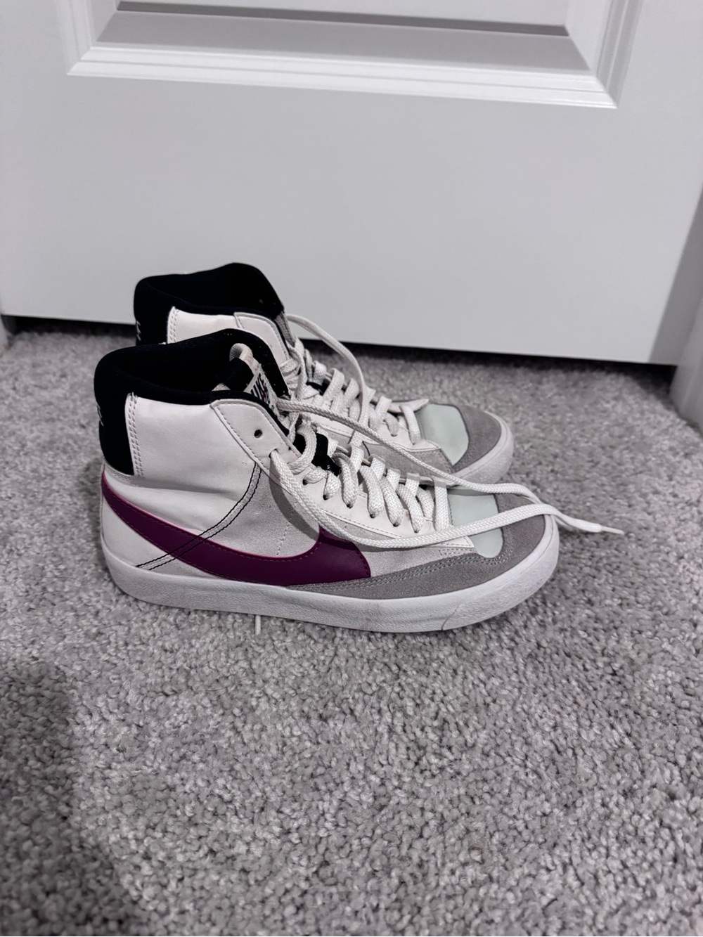 Nike Women's High-Top Sneakers in White with Purple Swoosh and Black Collar